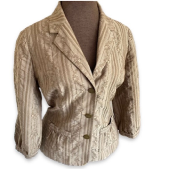 Small blazer Women’s, three-quarter inch‎ sleeve, cinch back textured tan fabric - Picture 1 of 17